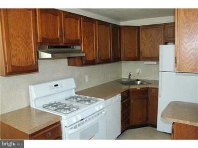 2416 Stoneybrook Ln, Drexel Hill, PA 19026 - photo 6