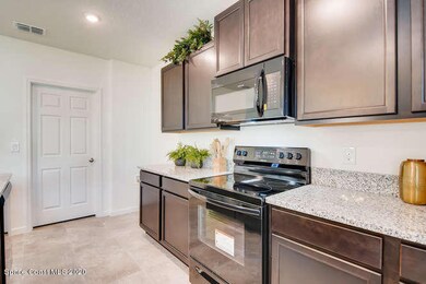 The Galen-small-004-003-Kitchen-666x445-