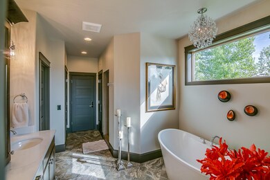 Master Bath Slipper Tub