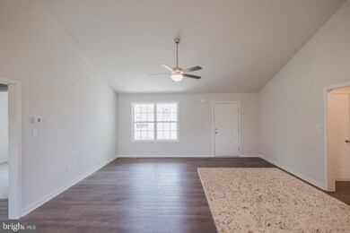 324 Vicksburg Ct, Martinsburg, WV 25404 - photo 7