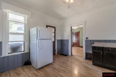 326 326 N Main St, Lake Crystal, MN 56055 - photo 5