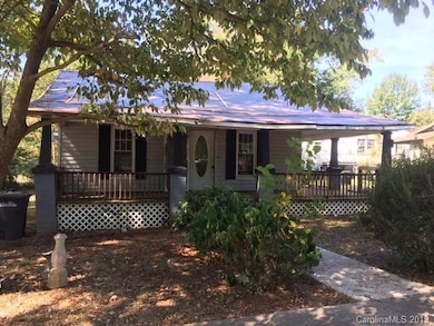 1006 Caldwell St, Statesville, NC 28677 - photo 2