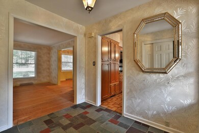 226 Croswell Rd, Columbus, OH 43214 - photo 5