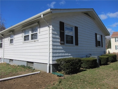 40 Wedge St, Cranston, RI 02920 - photo 2