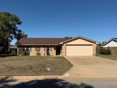 1425 Concord Ln, Altus, OK 73521 - photo 2