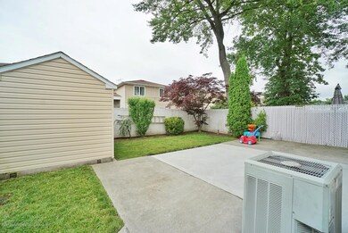 22 Hemlock St, Staten Island, NY 10309 - photo 6