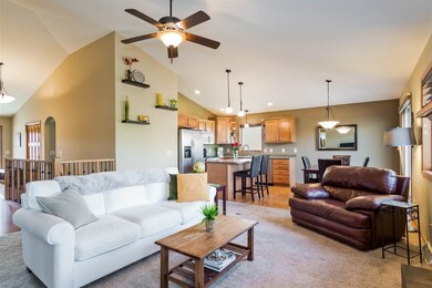 2872 Crinkle Root Dr, Fitchburg, WI 53711 - photo 6