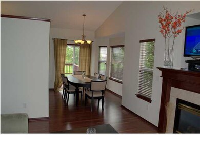 View from teh living room into the nicely sized di