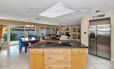 9811 N 27th Pl-large-011-009-9811 N 27th
