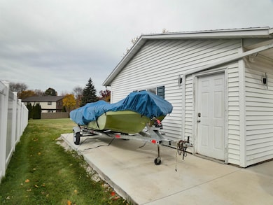 1410 S 7th St, de Pere, WI 54115 - photo 3