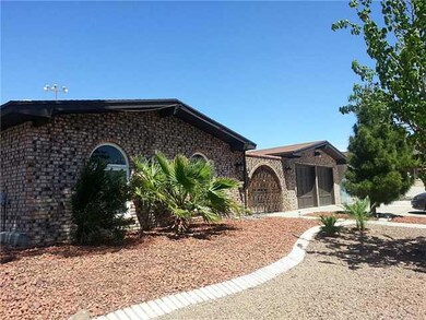 1229 Lonewood Dr, El Paso, TX 79925 - photo 2