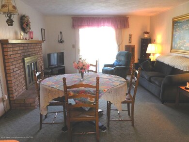 1422 Maycroft Rd, Lansing, MI 48917 - photo 6