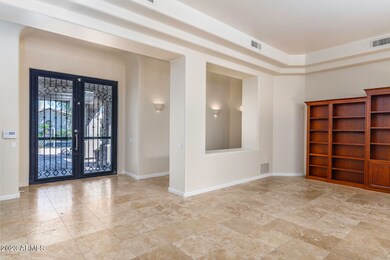 Living Room/Entry