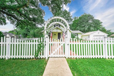 512 S Jackson St, Alvin, TX 77511 - photo 6