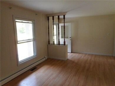 Living Room/Entry