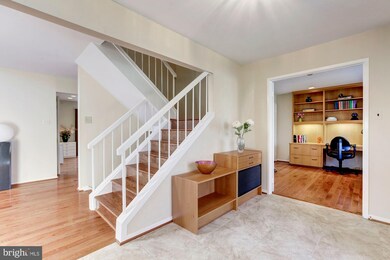 2609 Oakenshield Dr, Potomac, MD 20854 - photo 3