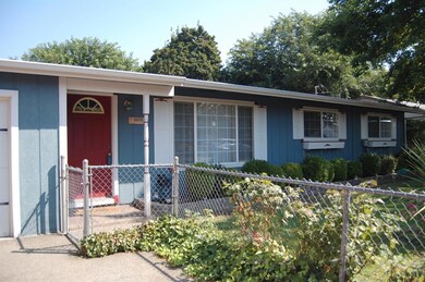 1005 SE Rogue Dr, Grants Pass, OR 97526 - photo 3