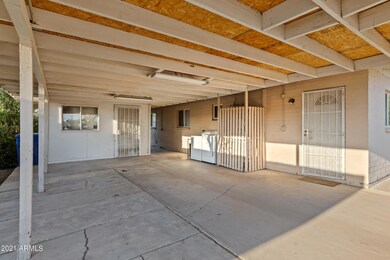 2112 E Lemon St-4