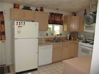909 Middlebridge Rd, Wakefield, RI 02879 - photo 3