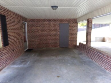 913 Friendly Cir, Asheboro, NC 27205 - photo 5