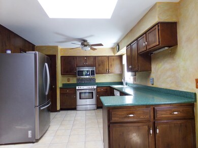 1048 Cardinal Ct, Batavia, IL 60510 - photo 7