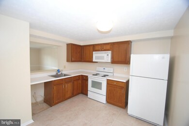 6352 Greenfield Rd, Elkridge, MD 21075 - photo 7