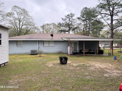 204 S Monroe Ave, Picayune, MS 39466 - photo 4