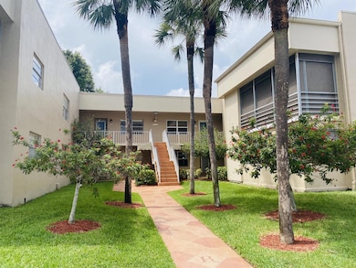 826 Normandy R, Delray Beach, FL 33484 - photo 2