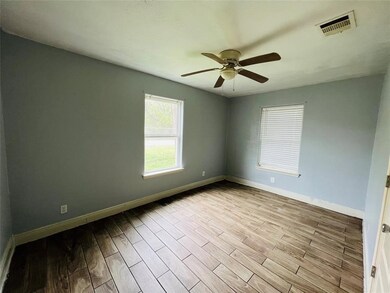 3706 Mount Pleasant St, Houston, TX 77021 - photo 5