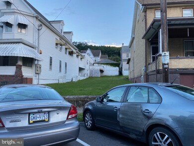 210 E Bertsch St, Lansford, PA 18232 - photo 2