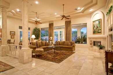 Great Room w/Columns & Coffered Cielings