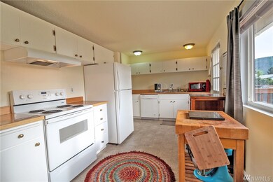 302 S James Ave, East Wenatchee, WA 98802 - photo 5