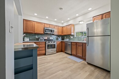 140 Thompson St unit 13C, East Haven, CT 06513 - photo 2