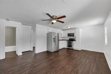 64 Burbank St unit A, Houston, TX 77076 - photo 2