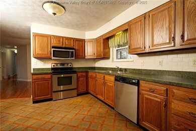 3802 Kathy Dr, Hurricane, WV 25526 - photo 5