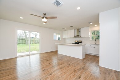 6443 Oaknut Dr, Houston, TX 77088 - photo 5