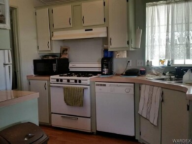 stove and dishwasher incuded