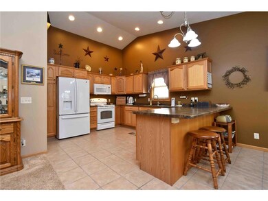 5 Kitchen & Breakfast Bar