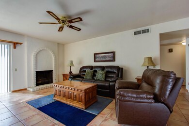 005_Living Room