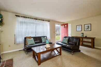 005-Living_Room-3888645-medium