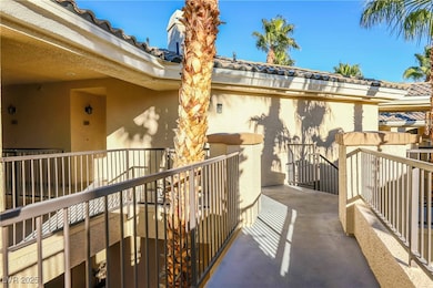 7135 S Durango Dr unit 306, Las Vegas, NV 89113 - photo 2