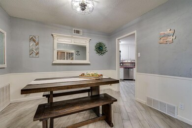 302 Somerset Cir, Bedford, TX 76022 - photo 3