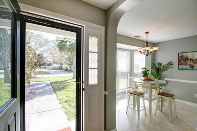 Bright foyer and breakfast nook