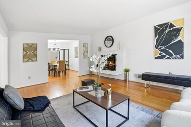 9016 Levelle Dr, Chevy Chase, MD 20815 - photo 3