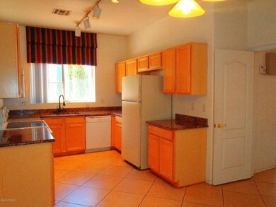 Kitchen-frig included!