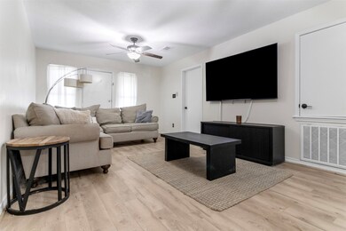 1401 Avenue O unit I, Huntsville, TX 77340 - photo 5