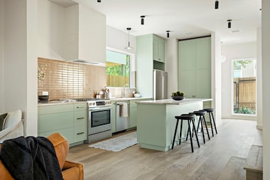 2405 E 22nd St, Austin, TX 78722 - photo 2