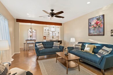 06-Living Room & Kitchen