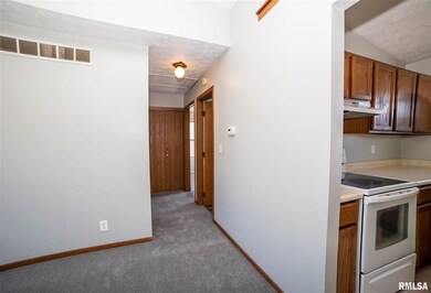 6248 Hillandale Rd, Davenport, IA 52806 - photo 3