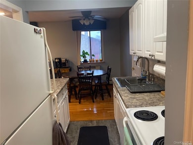 263 River Ave unit 6 Au, Patchogue, NY 11772 - photo 7